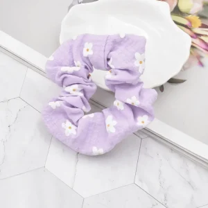 Scrunchie | SUGAR SUGAR, Poppy -vaaleanvioletti kukkahiusdonitsi