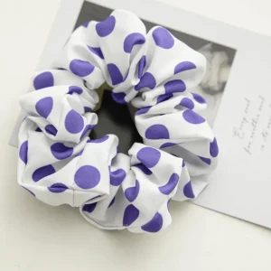 Scrunchie | SUGAR SUGAR, Santorini -sininen pilkkuhiusdonitsi