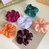 Scrunchie | SUGAR SUGAR, Satin Scrunchie -keskikokoinen satiinidonitsi