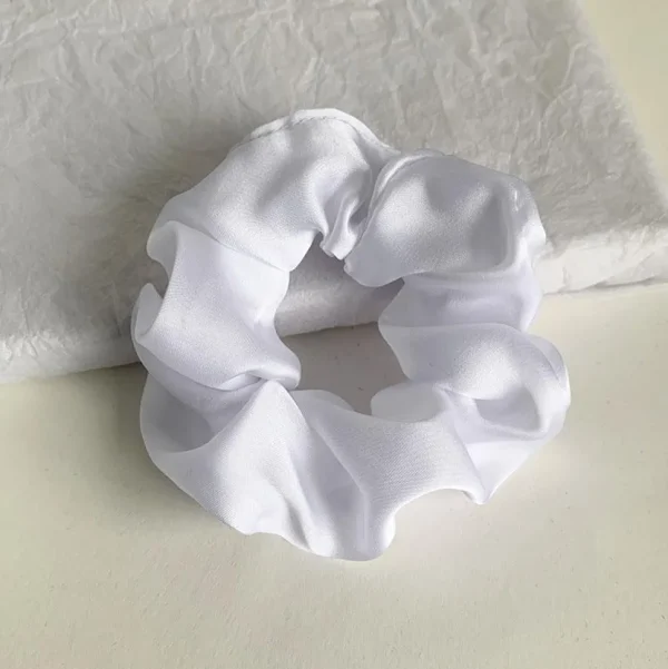 Scrunchie | SUGAR SUGAR, Satin Scrunchie -keskikokoinen satiinidonitsi