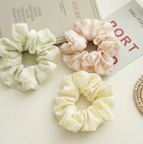 Scrunchie | SUGAR SUGAR, Summer Dream -keltainen kukkahiusdonitsi