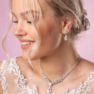 Strassikaulakoru, Beautiful Teardrop Necklace