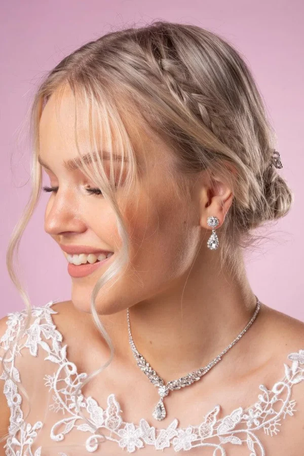 Strassikaulakoru, Beautiful Teardrop Necklace in Gold