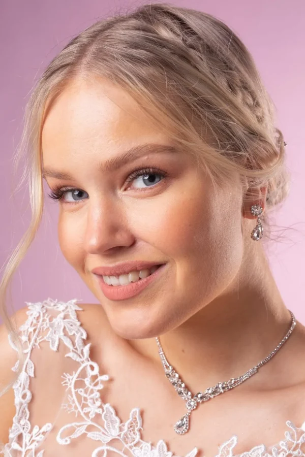 Strassikaulakoru, Beautiful Teardrop Necklace