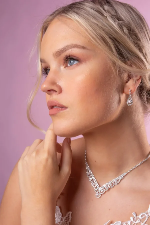 Strassikaulakoru, Delicate Pearl Necklace