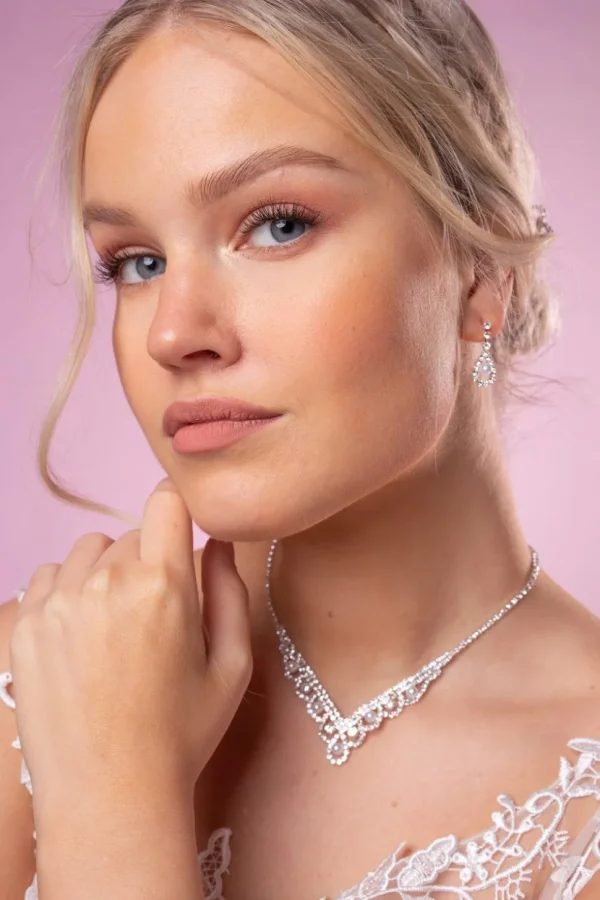 Strassikaulakoru, Delicate Pearl Necklace