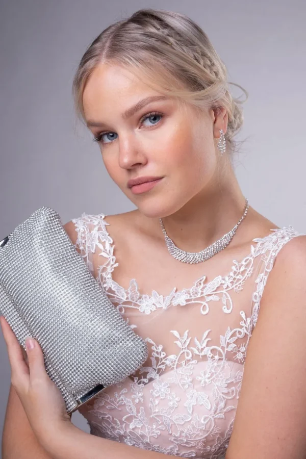 Strassikaulakoru, Elegant Round Necklace