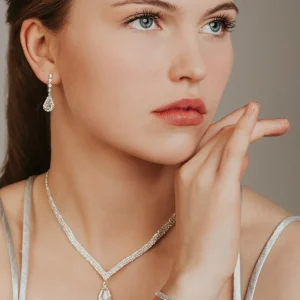 Strassikaulakoru, ROMANCE | Brigitte Necklace (saatavana kolme väriä)