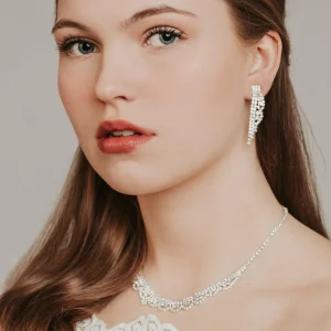 Strassikaulakoru, ROMANCE | Catherine Necklace in Silver