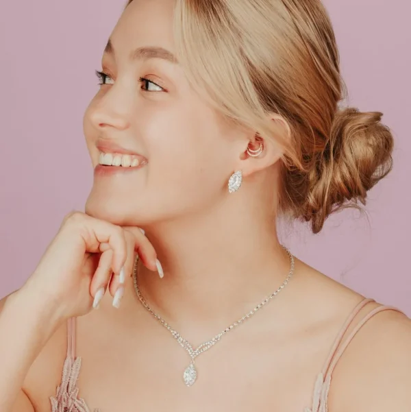 Strassikaulakoru, ROMANCE | Emily -hopeanvärinen juhlakaulakoru
