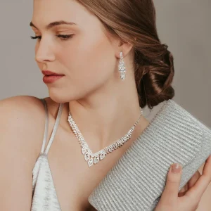 Strassikaulakoru, ROMANCE | Felicia Necklace (myös kullanvärisenä)