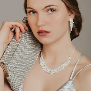 Strassikaulakoru, ROMANCE | Leonore Necklace in Silver