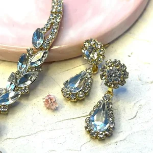 Strassikorvakorut, Beautiful Teardrop Earrings in Gold