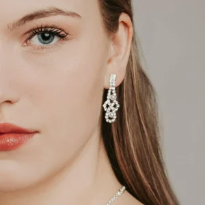 Strassikorvakorut, ROMANCE | Lauren Earrings in Silver with Pearls