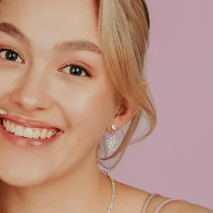 Strassikorvakorut, ROMANCE | Christine -hopeanväriset juhlakorvakorut