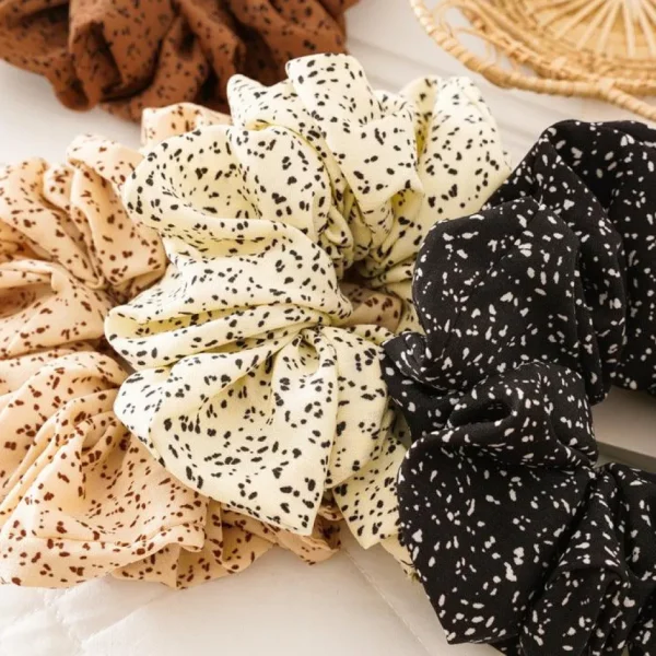 SUGAR SUGAR®, Autumn Mornings Scrunchie -valkoinen hiusdonitsi