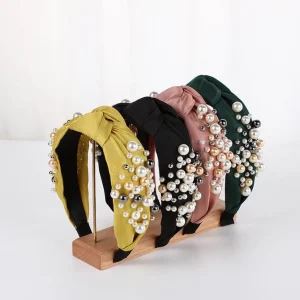 SUGAR SUGAR®, Leeah Hairband -musta hiuspanta helmikoristein