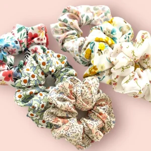 SUGAR SUGAR®, Pastel Flowers -pastellisävyinen kukallinen hiusdonitsi
