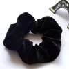 SUGAR SUGAR, Soft Velvet Scrunchie -musta samettidonitsi