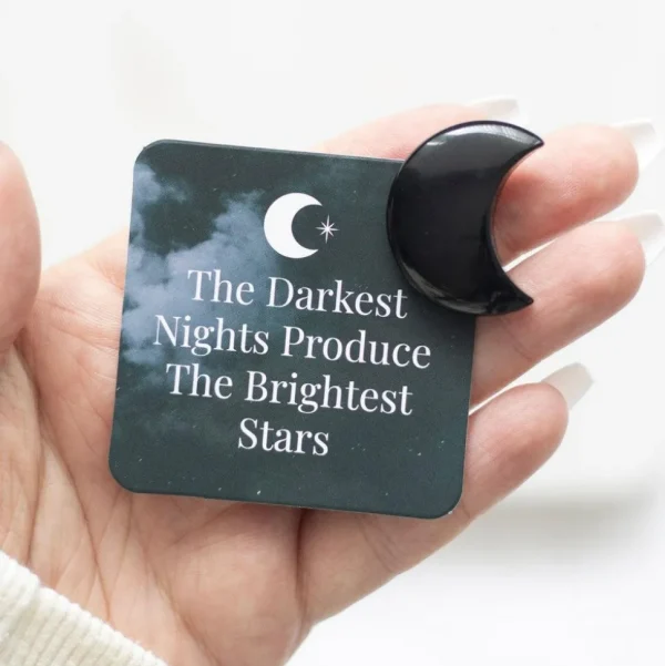 The Darkest Nights -obsidiaani kuunsirppi onnenkivi lahjapussissa